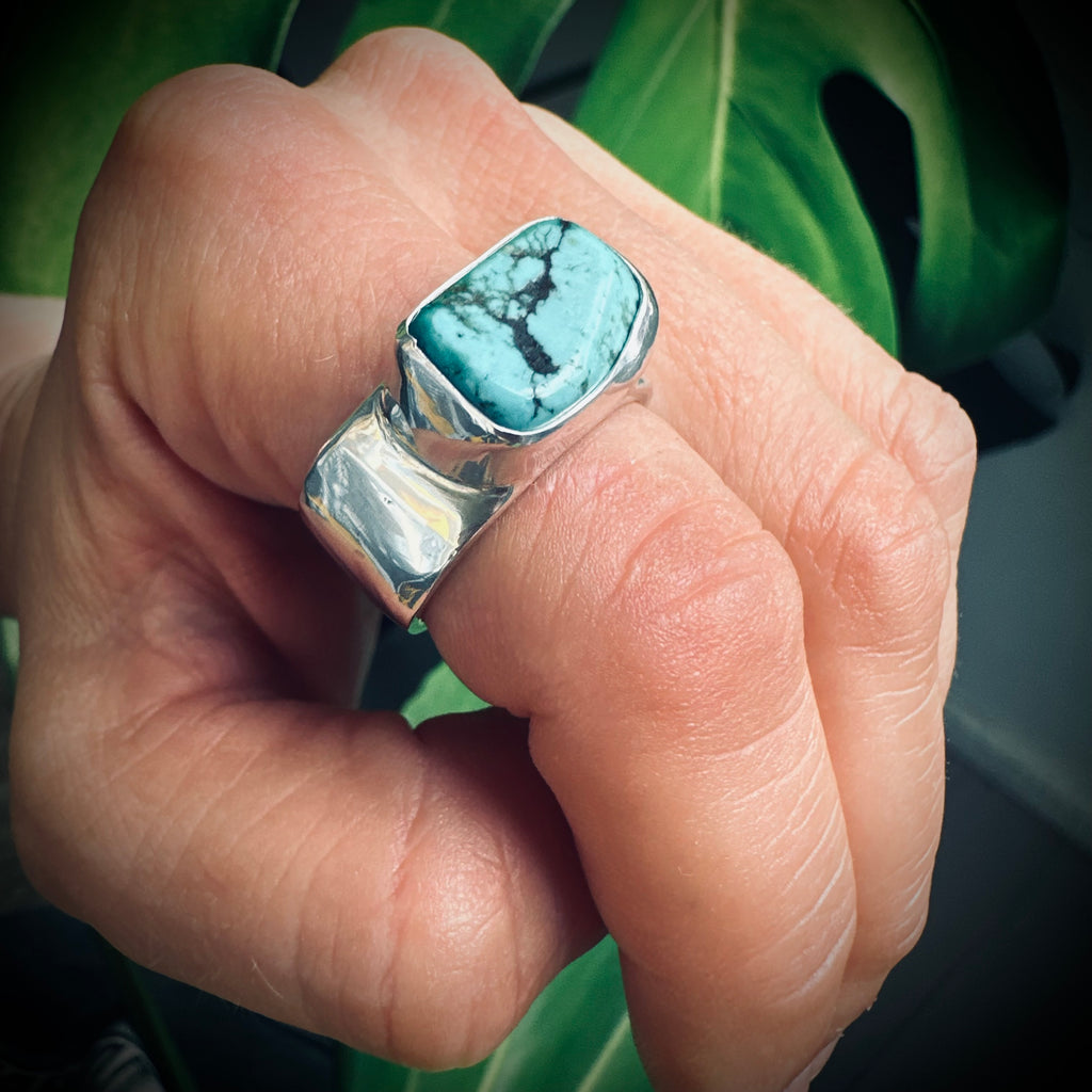 Size 8 (UK P1/2) Vintage sterling silver hallmarked ring with turquoise