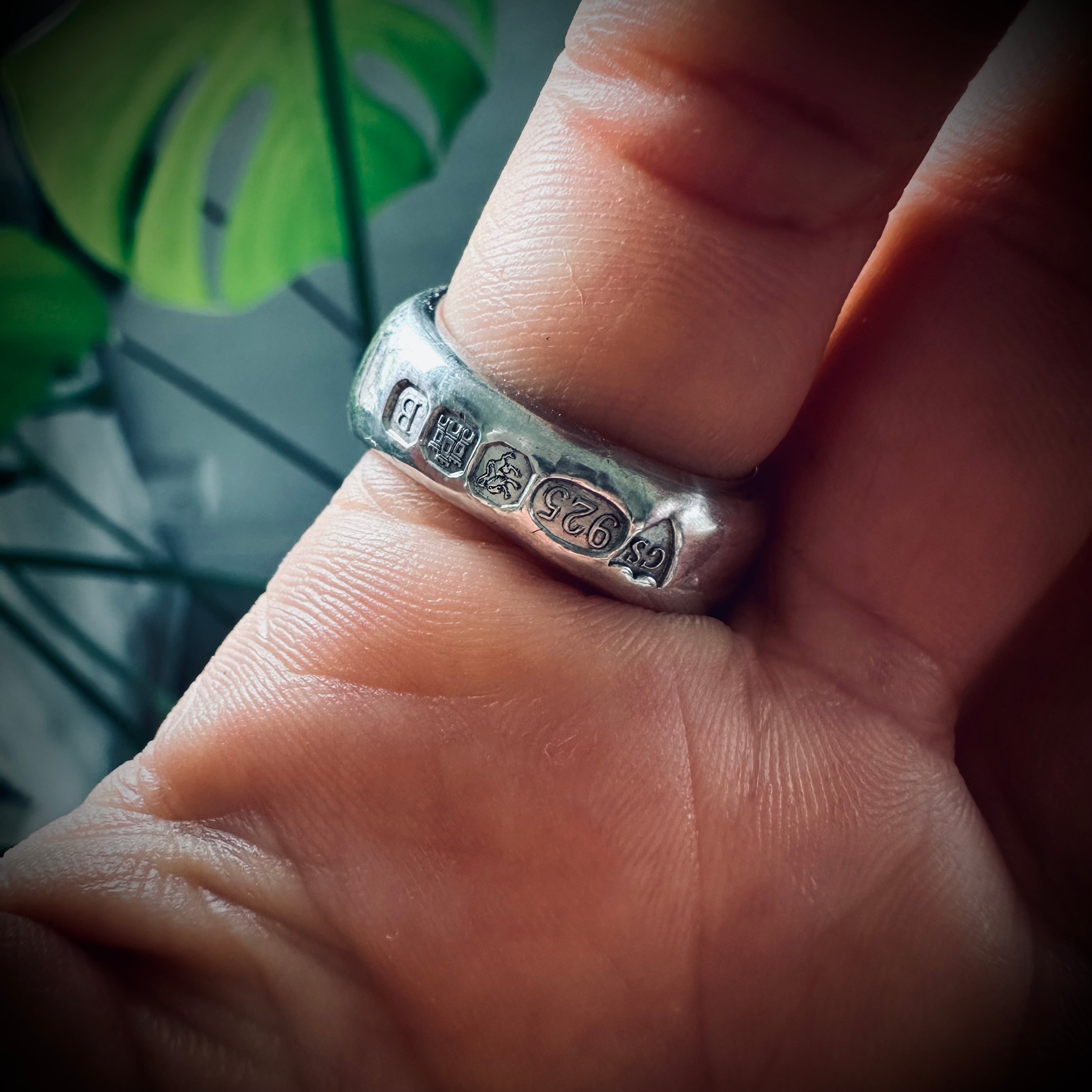 Size 8 (Q) Lucky horseshoe ring with turquoise in hallmarked sterling silver