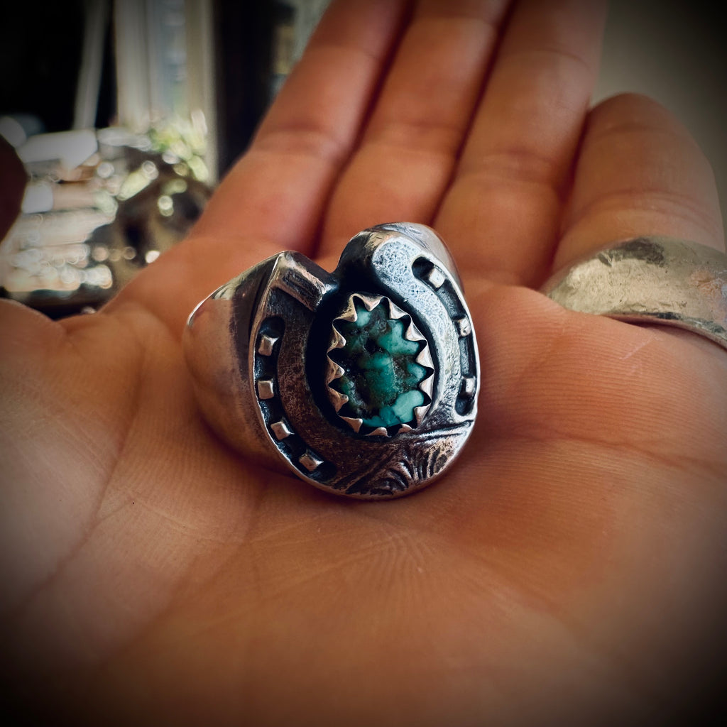 Size 8 (P 1/2) Sterling silver hallmarked lucky horse ring with turquoise
