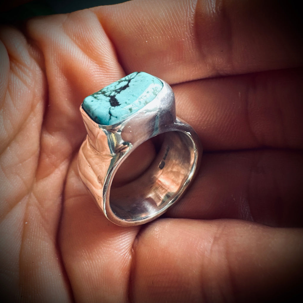 Size 8 (UK P1/2) Vintage sterling silver hallmarked ring with turquoise