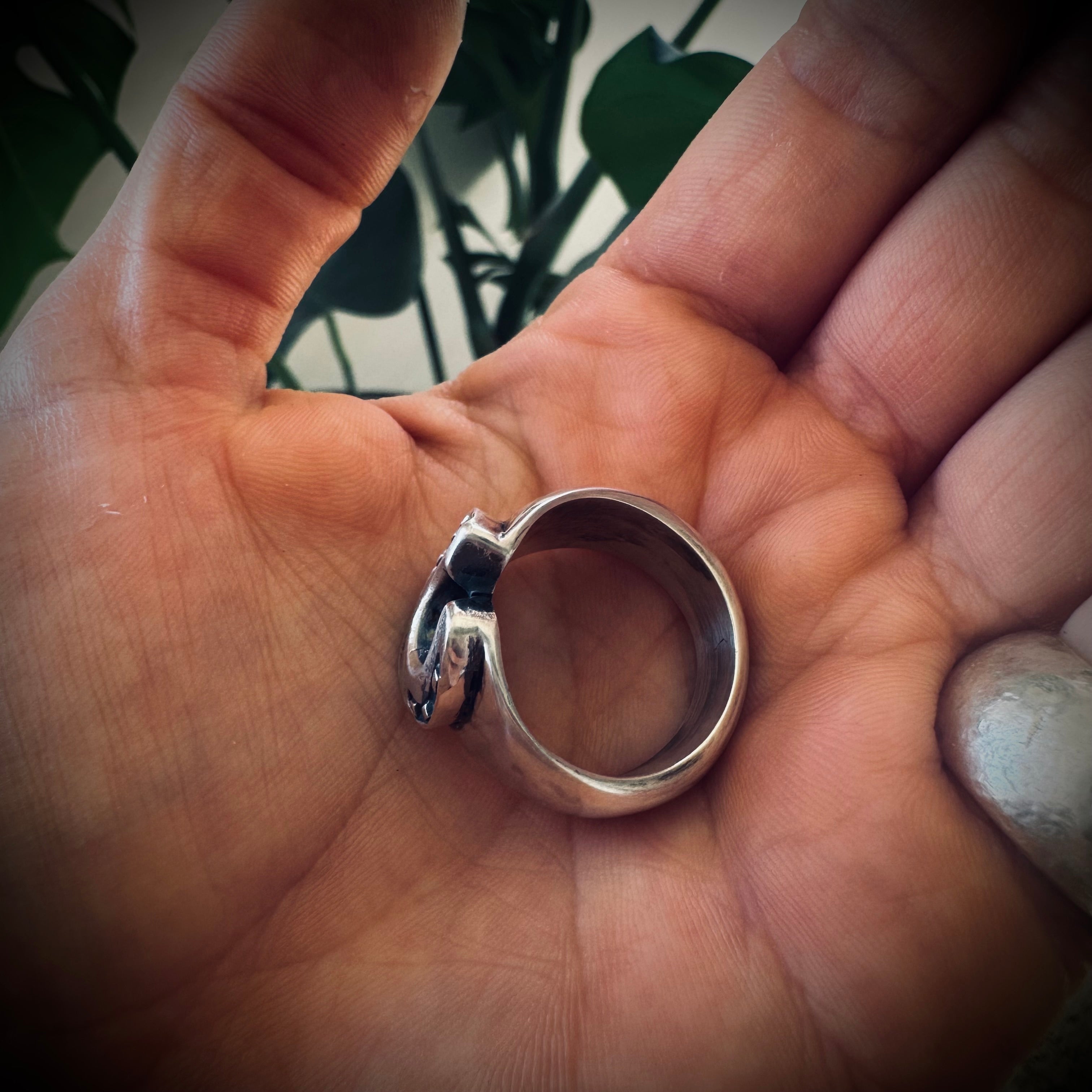 Size 9 (R 1/2) Sterling silver hallmarked lucky horseshoe ring