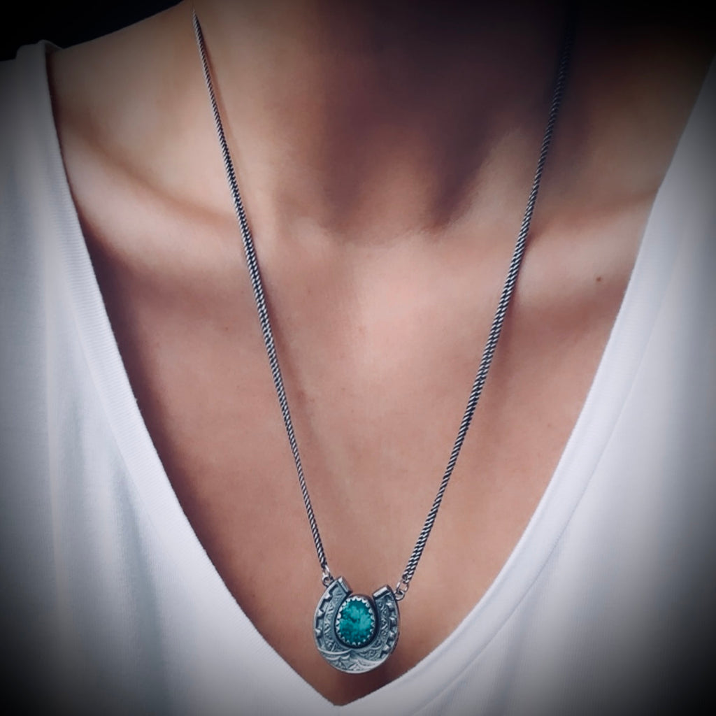 20” lucky horseshoe necklace in hallmarked sterling silver with turquoise on antique guard chain