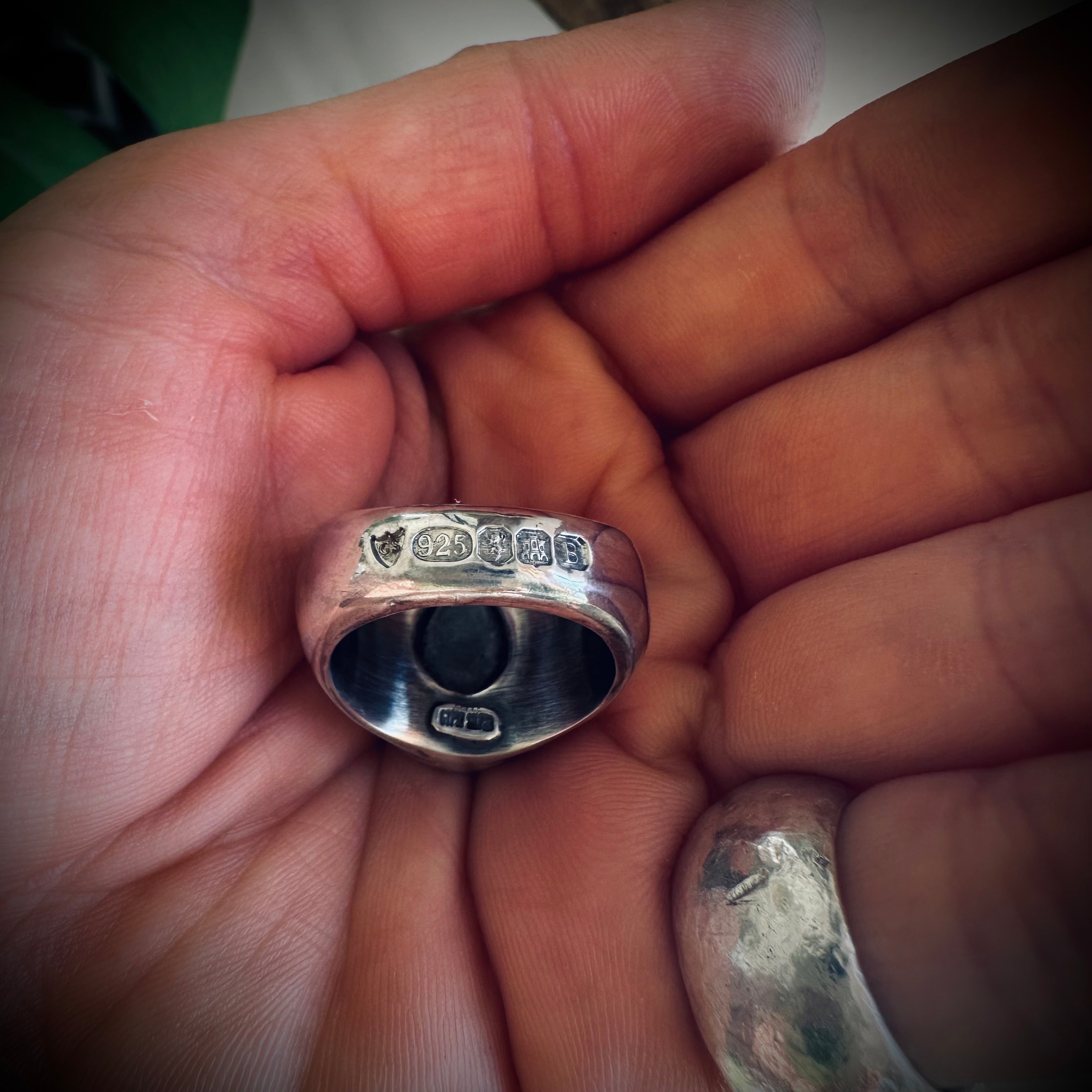 Size 8 (P 1/2) Sterling silver hallmarked lucky horse ring with turquoise