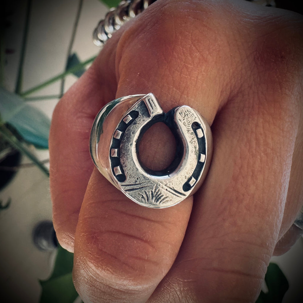 Size 9 (R 1/2) Sterling silver hallmarked lucky horseshoe ring