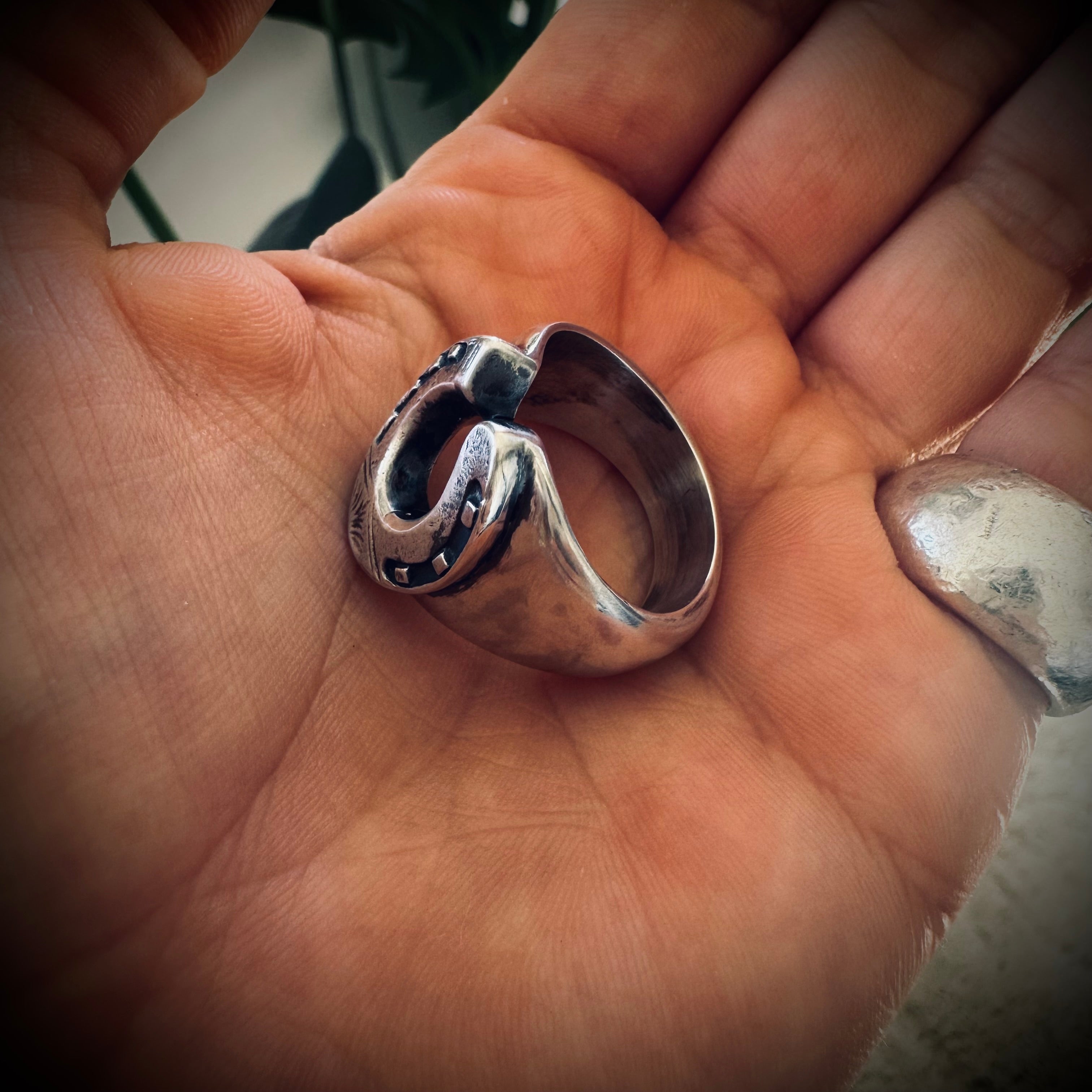 Size 9 (R 1/2) Sterling silver hallmarked lucky horseshoe ring