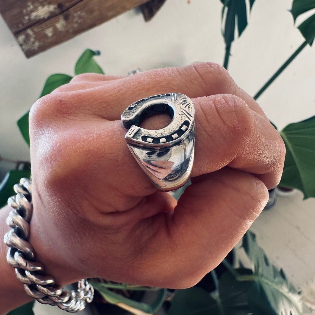 Size 9 (R 1/2) Sterling silver hallmarked lucky horseshoe ring